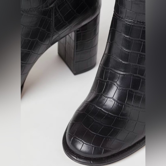 NWOT H&M crocodile-patterned Boots - Picture 3 of 4
